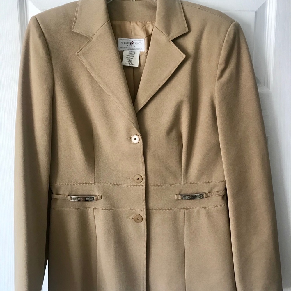 Vertigo Paris camel fitted blazer